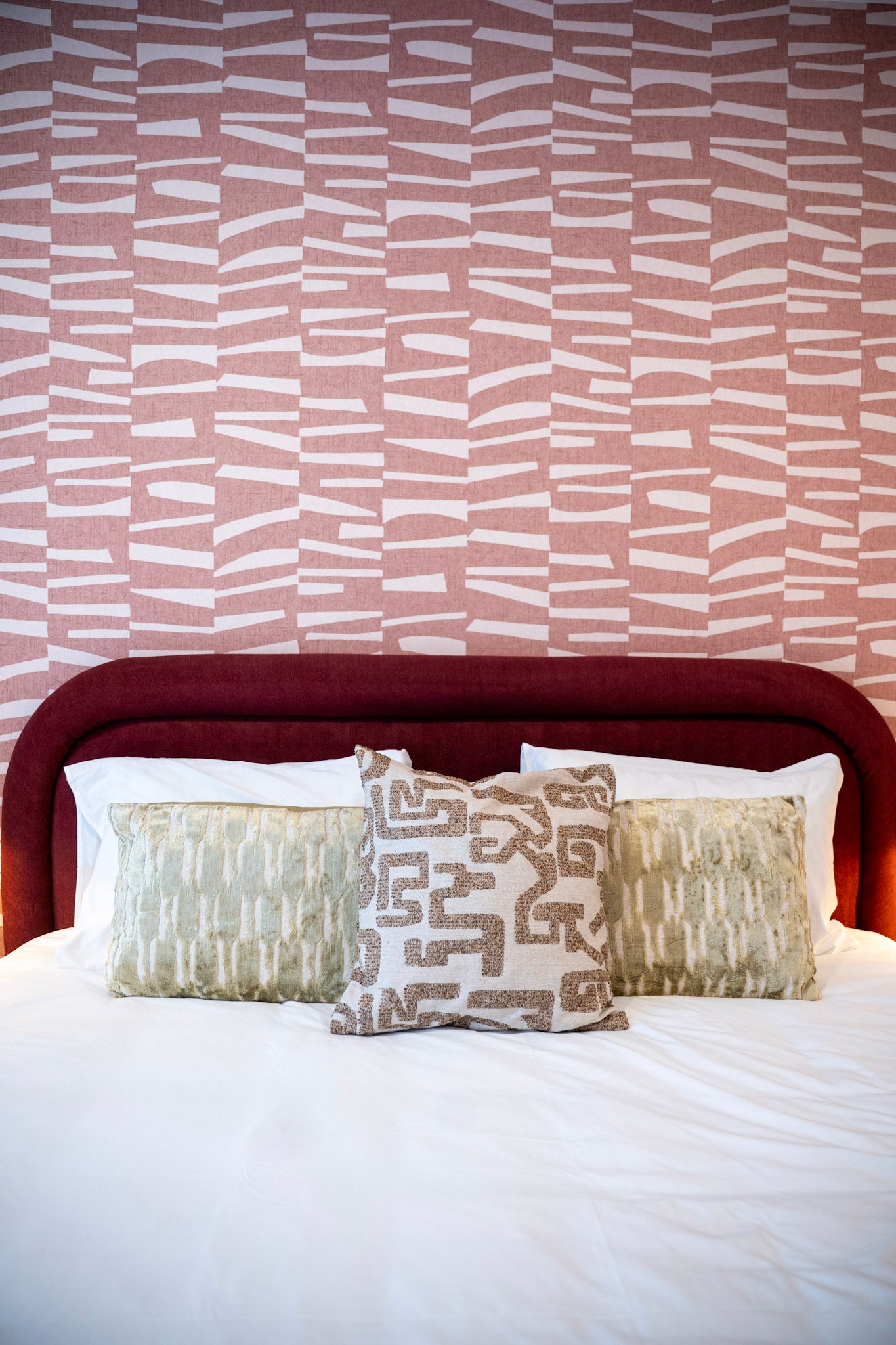 GAÏO bed styled for a calm bedroom